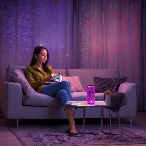 ambiance tamisee salon femme detente lampe de chevet