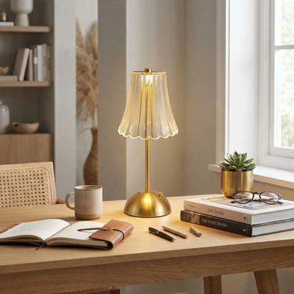 bureau bois clair eclaire lampe led a poser