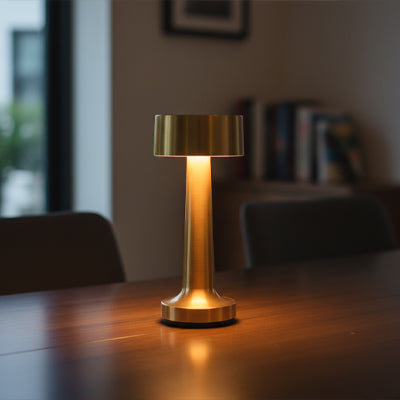 design droit epure minimaliste interieur lampe de chevet dore