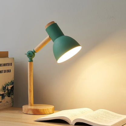 details bois naturel finition vert menthe lampe de bureau verte
