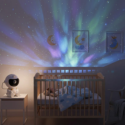 enfant admire galaxie scintillante veilleuse bebe projection plafond