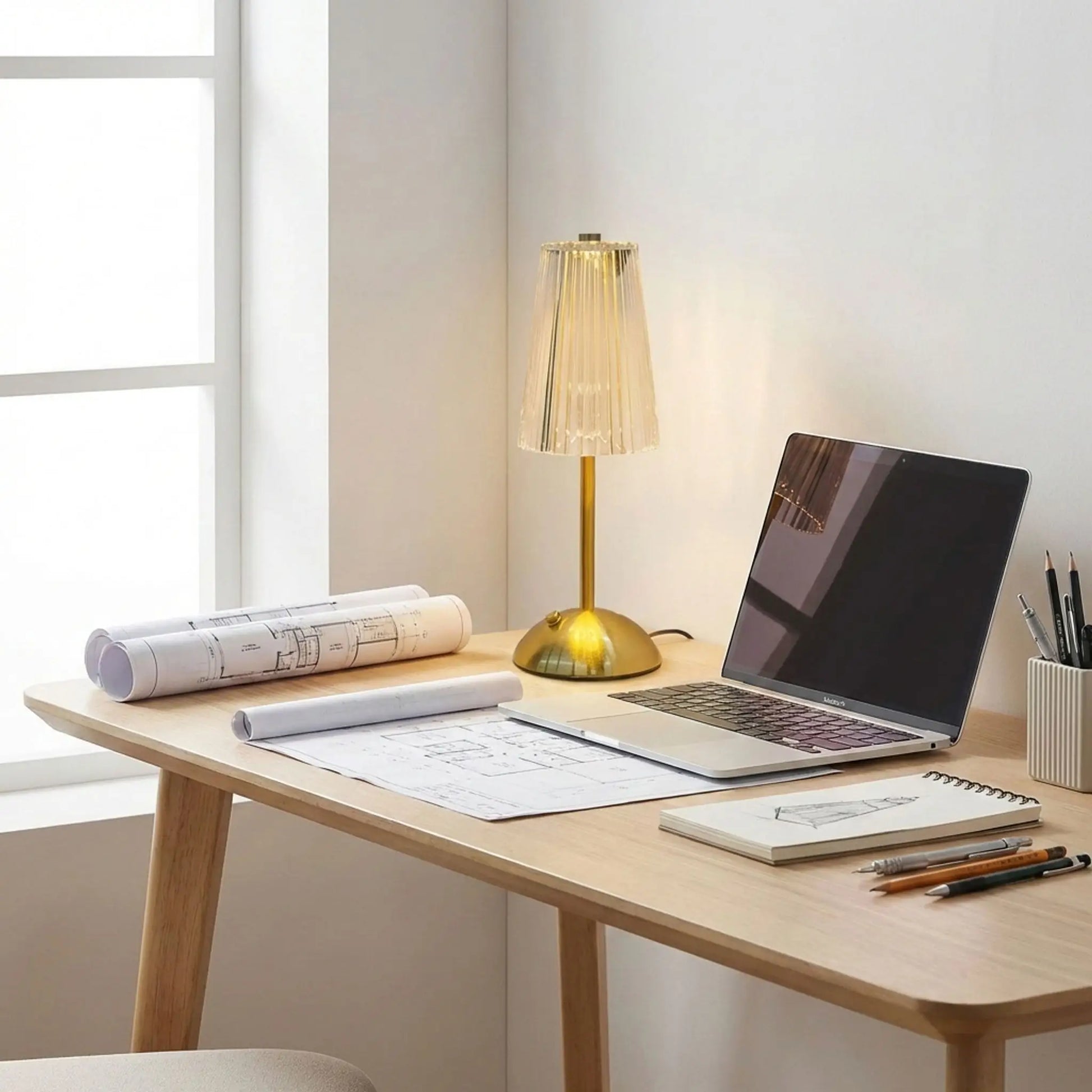 espace travail concentration lumiere lampe a poser industrielle