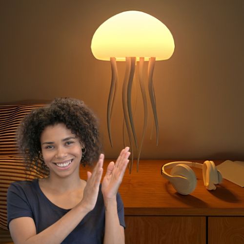 femme frappe mains allumer lampe de chevet design