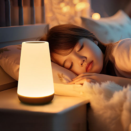 fillette endormie lampe de chevet