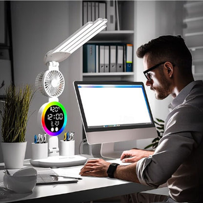 homme concentre ordinateur lampe de bureau