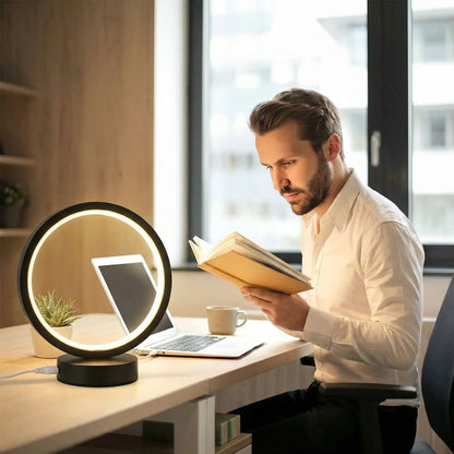 homme regarde livre concentre lumiere lampe ceramique a poser