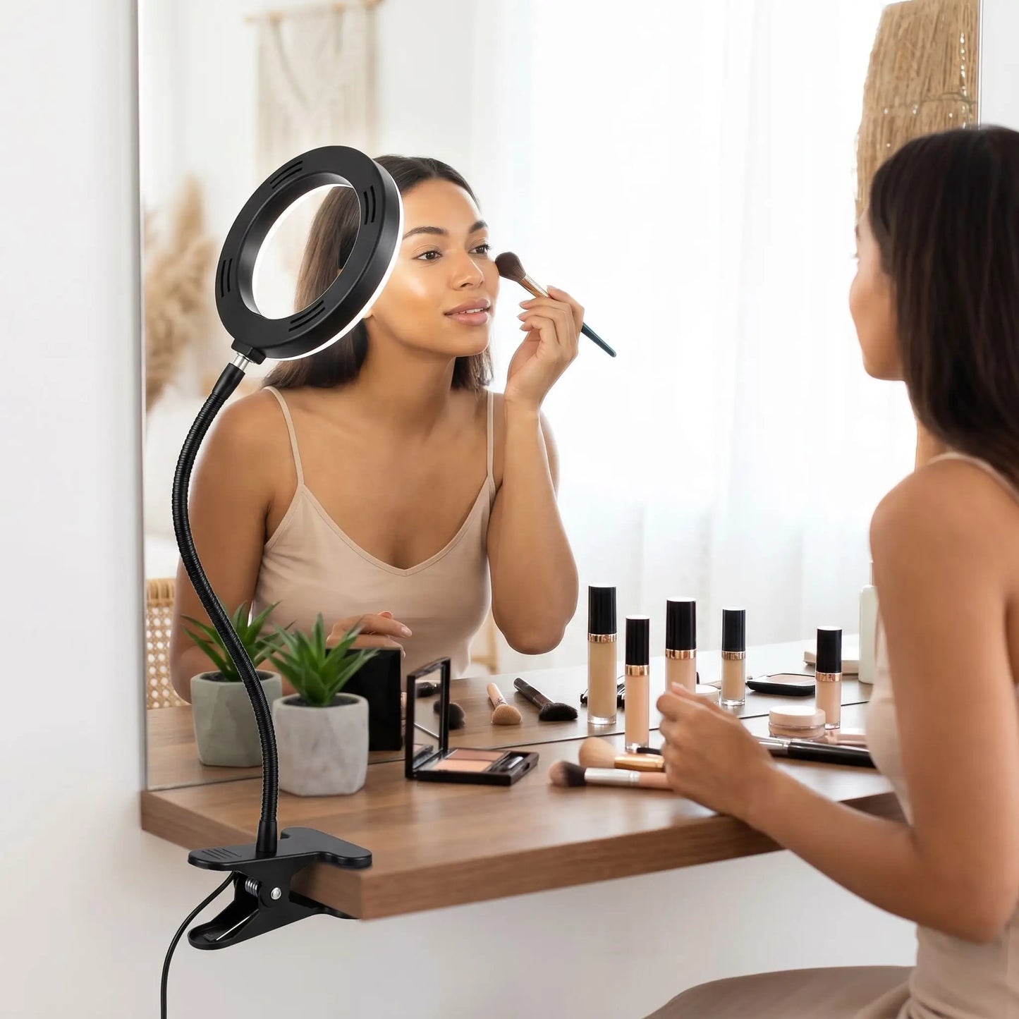 lampe de bureau a pincer confort optimal femme maquillage bien etre