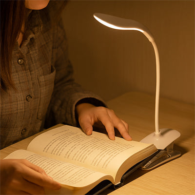 lampe de bureau a pincer eclairage gradation reglable femme lecture