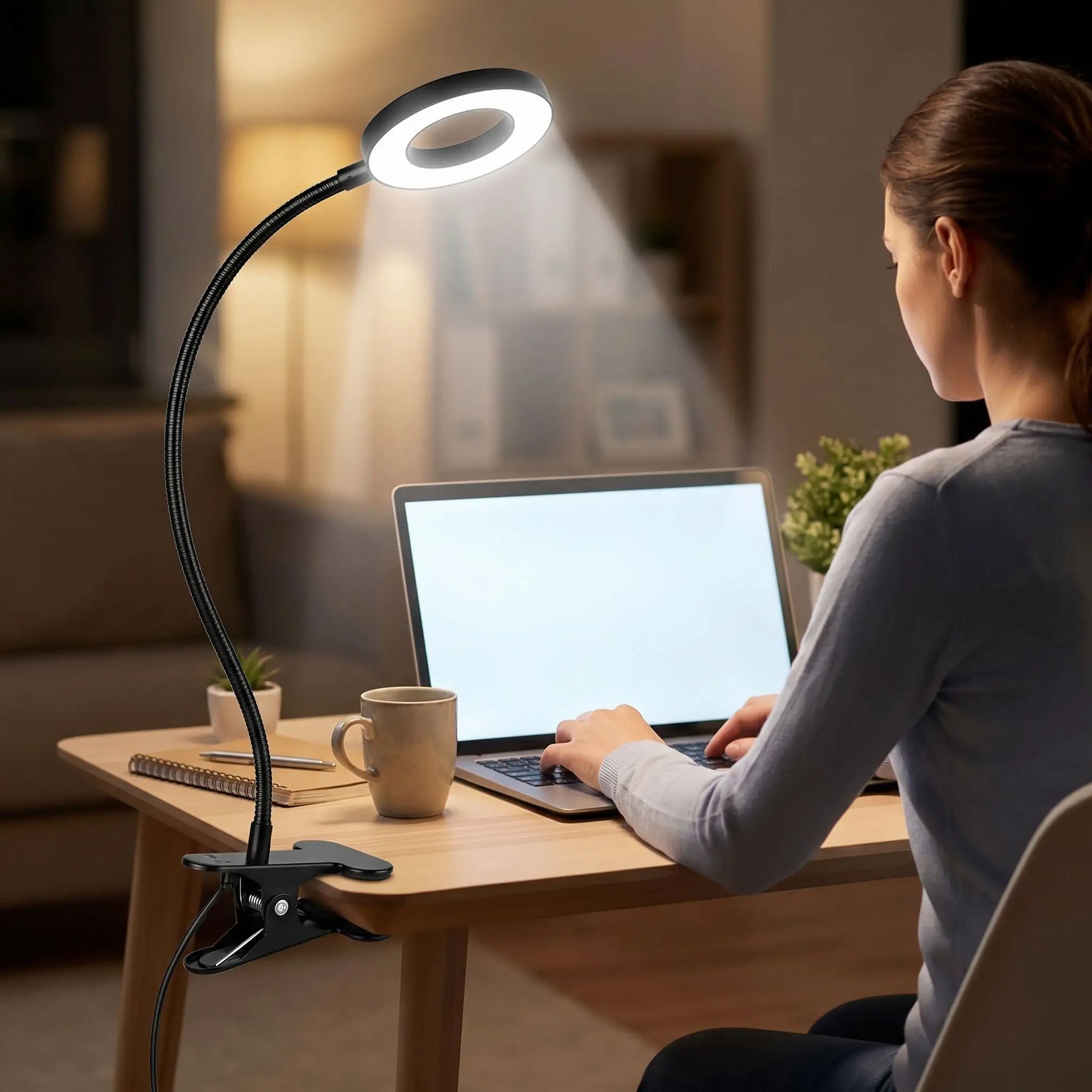 lampe de bureau a pincer femme fixe ordinateur lumiere uniforme