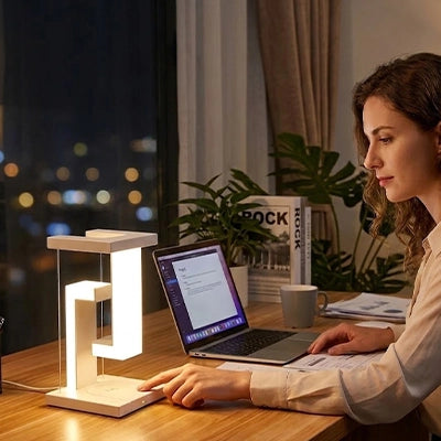 lampe de bureau moderne compagnon travail nocturne femme ajuste luminosite 