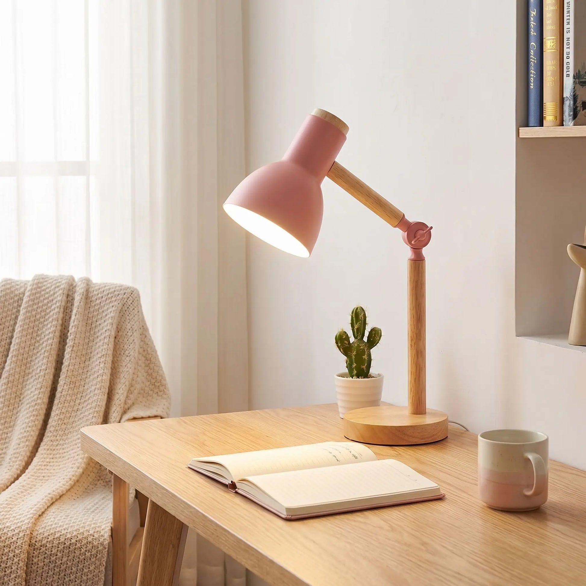 lampe de bureau rose alimentation filaire desin ergonomique led