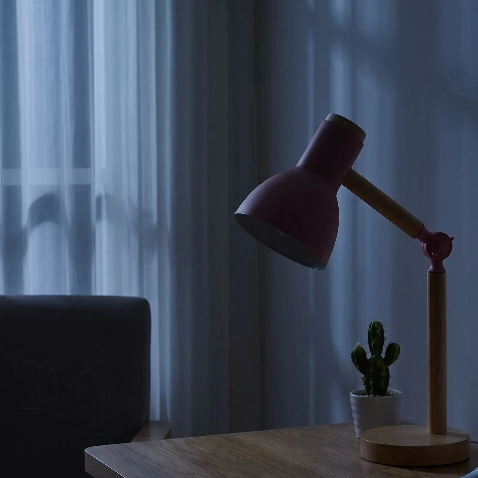 lampe de bureau rose sans ampoule piece sombre