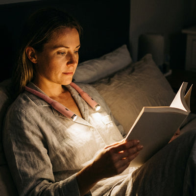 lampe de lecture de cou femme liberte mains facilite utilisation