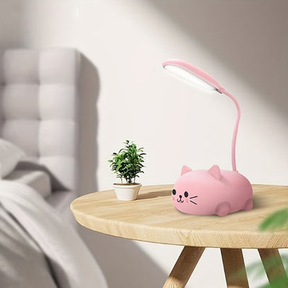 lit plante verte mini table bois lampe de bureau enfant