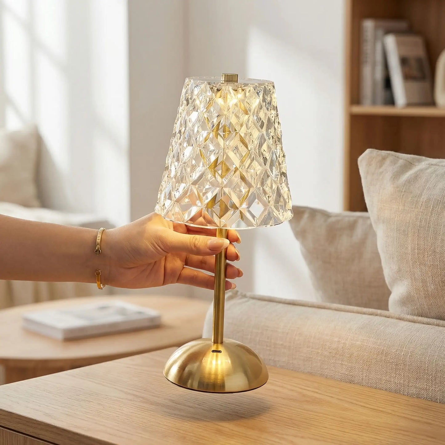 main elegante portabilite lampe a poser indus