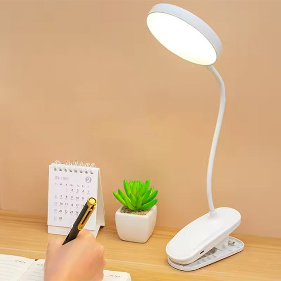main note espace accueillante lumineuse lampe de bureau a pince