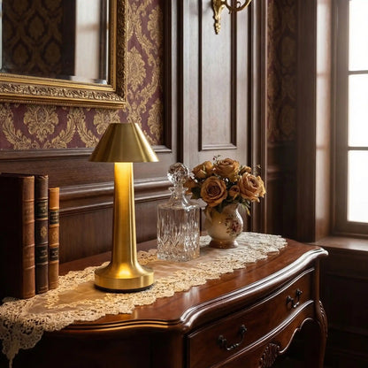 modele cone decoration luxe discrete lampe de chevet dore
