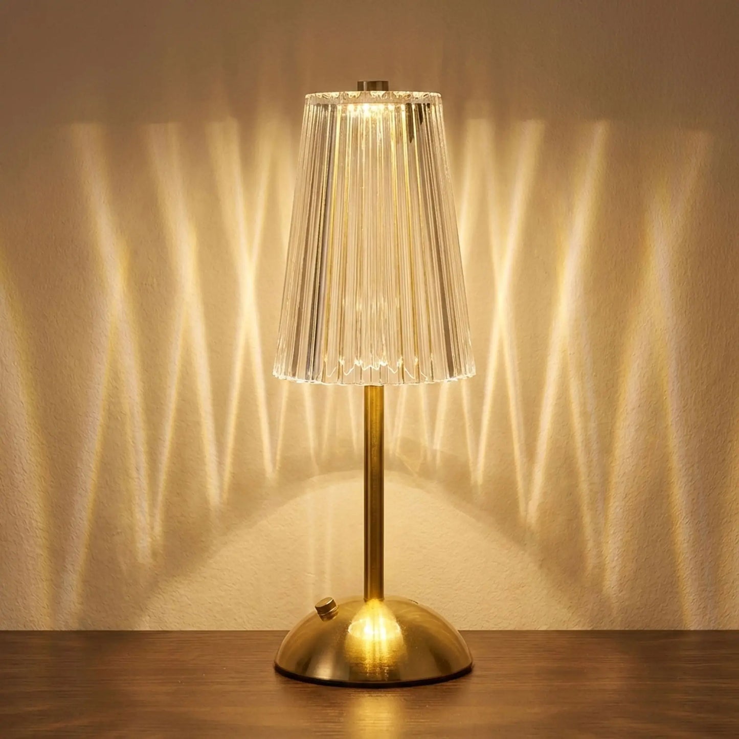 ombres verticales graphiques mur lampe a poser industrielle