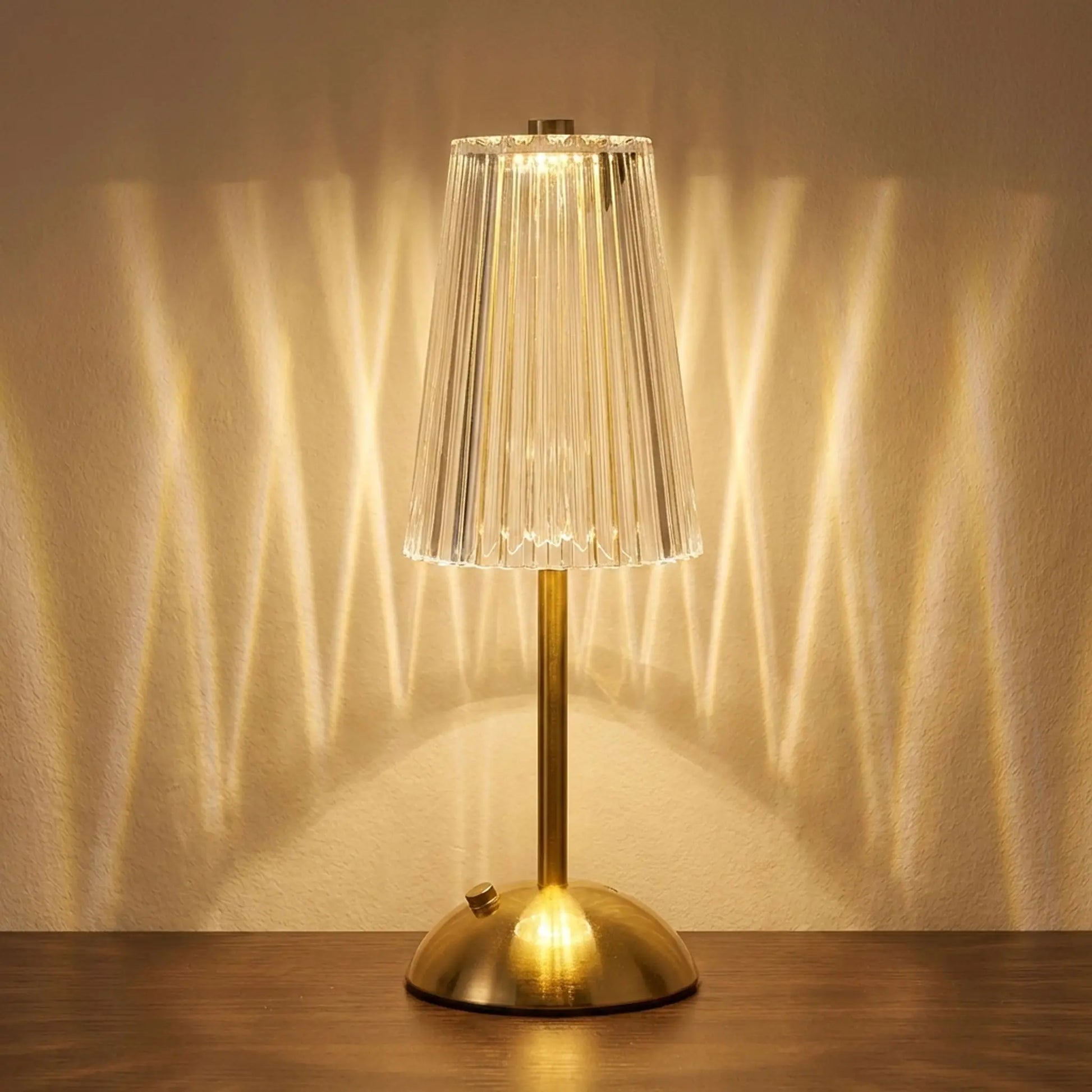 ombres verticales graphiques mur lampe a poser industrielle