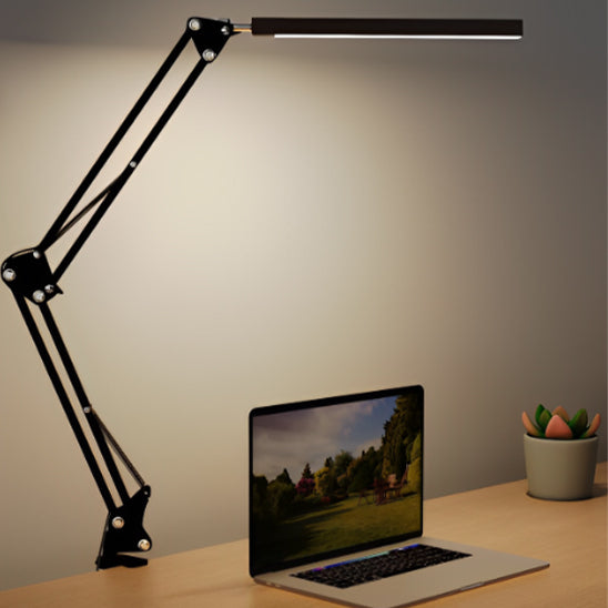 ordinateur portable posee lampe de bureau design
