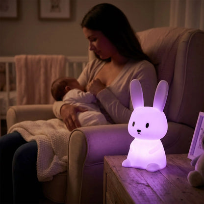 petit gardien lumineux maman allaite enfant cocon veilleuse lapin