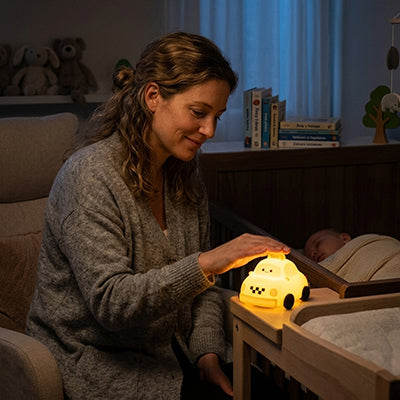 sourire mere teste tactile souplesse taxi jaune veilleuse bebe rechargeable