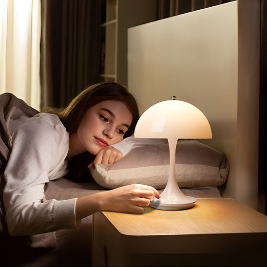 table nuit femme interrupteur intensite lumineuse lampe de chevet