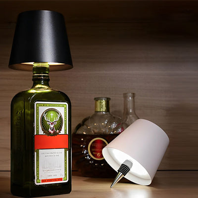 trois bouteilles posees noir blanc lampe a led a poser